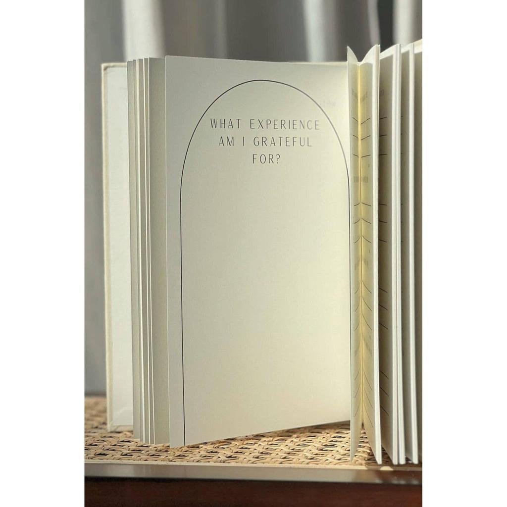 What I Am Grateful For – A5 Gratitude Journal