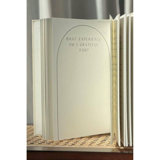 What I Am Grateful For – A5 Gratitude Journal