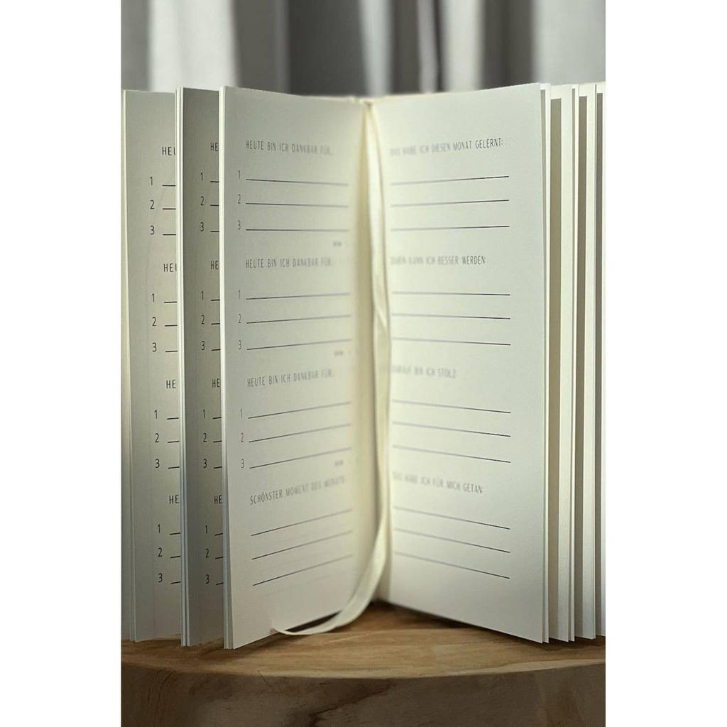 What I Am Grateful For – A5 Gratitude Journal